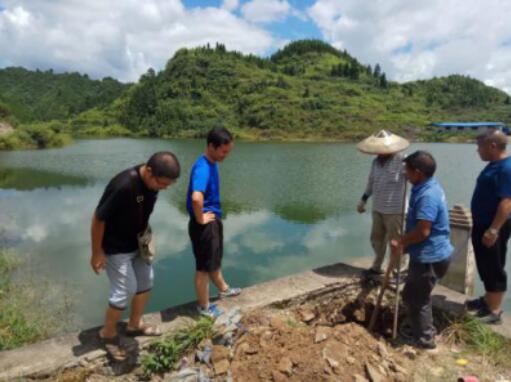 大數據局創新應用助力扶貧攻堅--聯盟村北斗雨量水位智能監測站建成